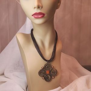 🌼BROWN 20 STRAN NECKLACE W/PENDANT 16"🌼